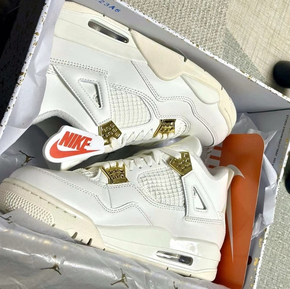 Jodan shoes White/Gold